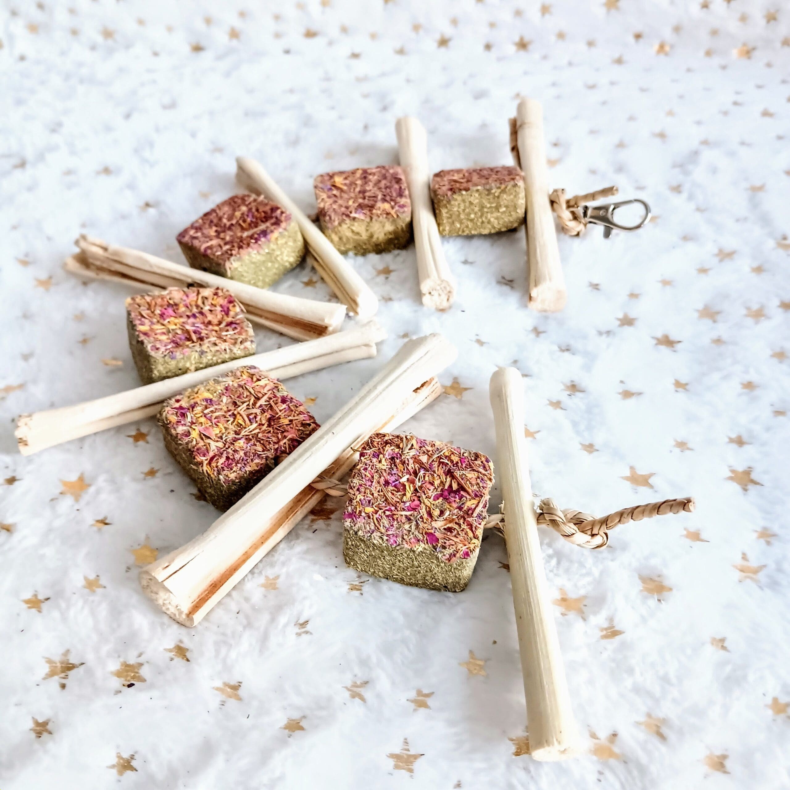 Timothy Hay Floral Cube Cakes and Sweet Bamboo Chew Hanging Cage Treat For Rabbit, Chinchilla, Hamster, Guinea Pig Small Animal