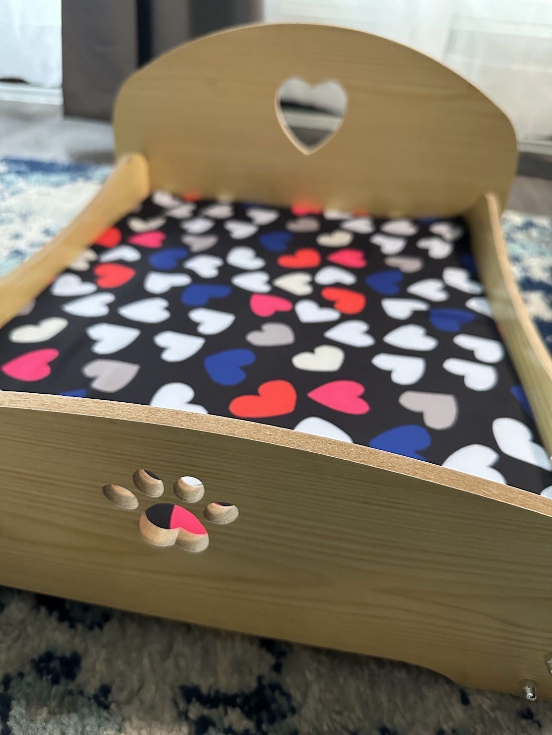 Elevated Rabbits Heart and Footprint Design Wooden Pet Bed with Detachable Portable Parts for Indoor and Outdoor Use