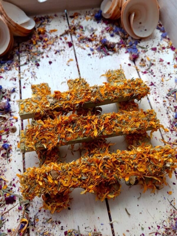 Calendula Floral Hay Bar Treat for Rabbit, Gerbil, Hamsters, Guinea Pig, Chinchillas & Other Small Rodent 2