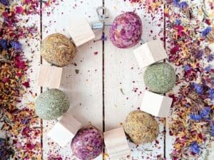 Hanging Cage Timothy Hay Calendula, Rose and Wood Block Treat for Rabbit, Chinchilla, Hamster, Guinea Pig and Small Animals.