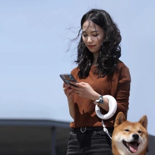 Automatic Retractable Dog Leash with Comfortable Hand Grip